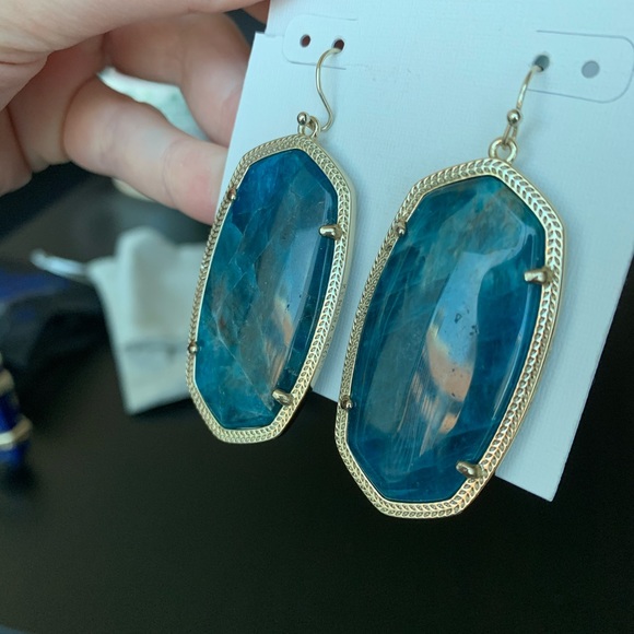 Kendra Scott Danielle Gold Earrings Aqua Apatite - Picture 3 of 3